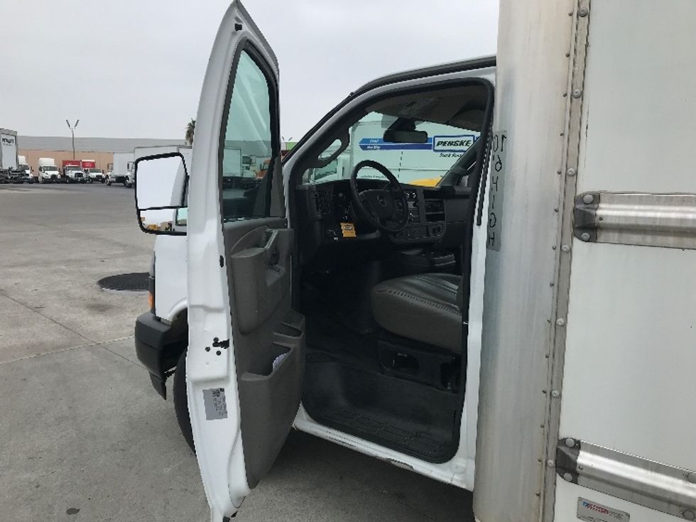 Light Duty Box Truck-Light and Medium Duty Trucks-GMC-2021-Savana G33903-Anaheim-CA-104,570\n\t\tmiles-$ 30,000 - Image 16