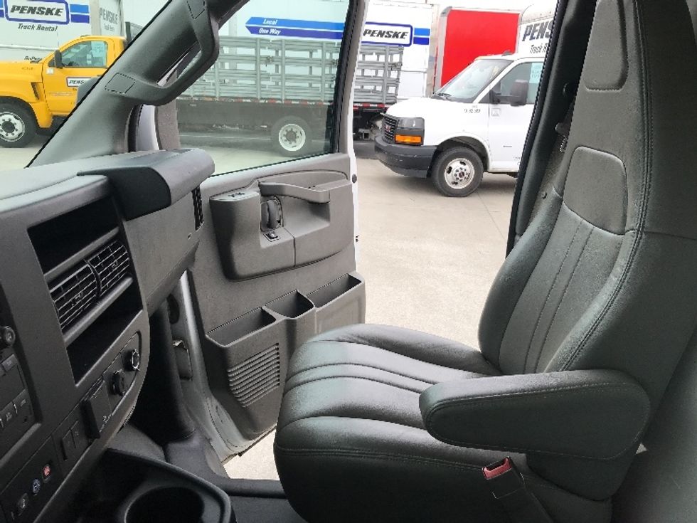 Light Duty Box Truck-Light and Medium Duty Trucks-GMC-2021-Savana G33903-Anaheim-CA-104,570\n\t\tmiles-$ 30,000 - Image 19