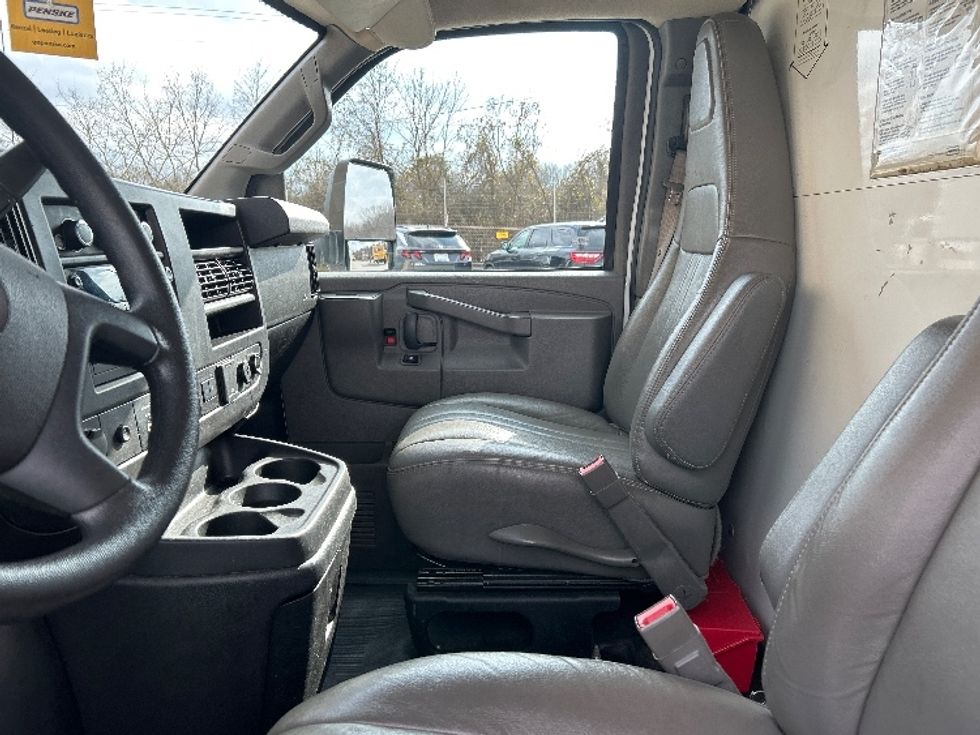 Light Duty Box Truck-Light and Medium Duty Trucks-GMC-2021-Savana G33903-Anderson-SC-100,116\n\t\tmiles-$ 31,250 - Image 18