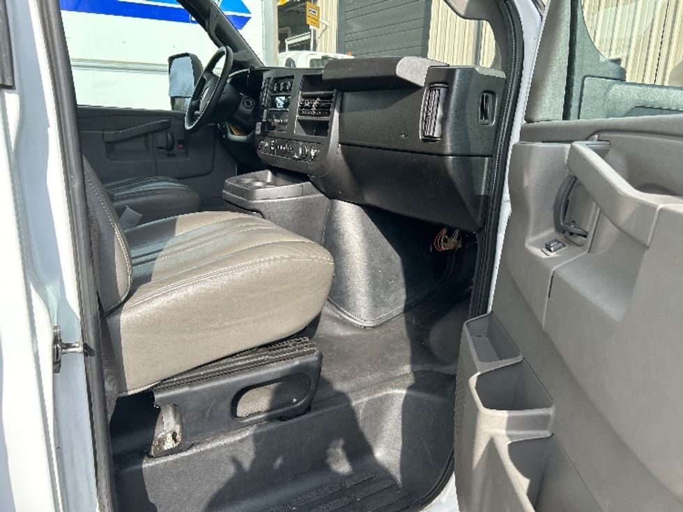 Light Duty Box Truck-Light and Medium Duty Trucks-GMC-2021-Savana G33903-Anderson-SC-100,116\n\t\tmiles-$ 31,250 - Image 19