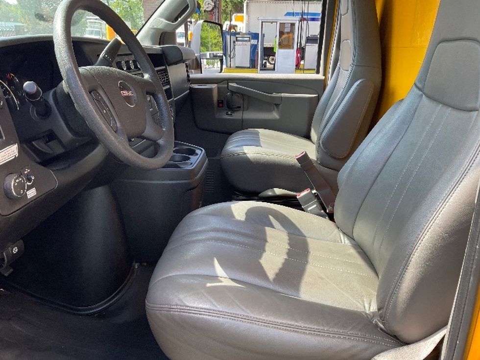 Light Duty Box Truck-Light and Medium Duty Trucks-GMC-2021-Savana G33903-Anderson-SC-103,700\n\t\tmiles-$ 27,750 - Image 19