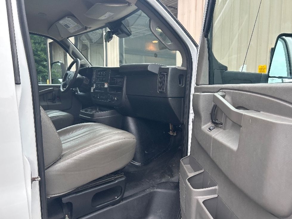 Light Duty Box Truck-Light and Medium Duty Trucks-GMC-2021-Savana G33903-Anderson-SC-108,084\n\t\tmiles-$ 28,000 - Image 19