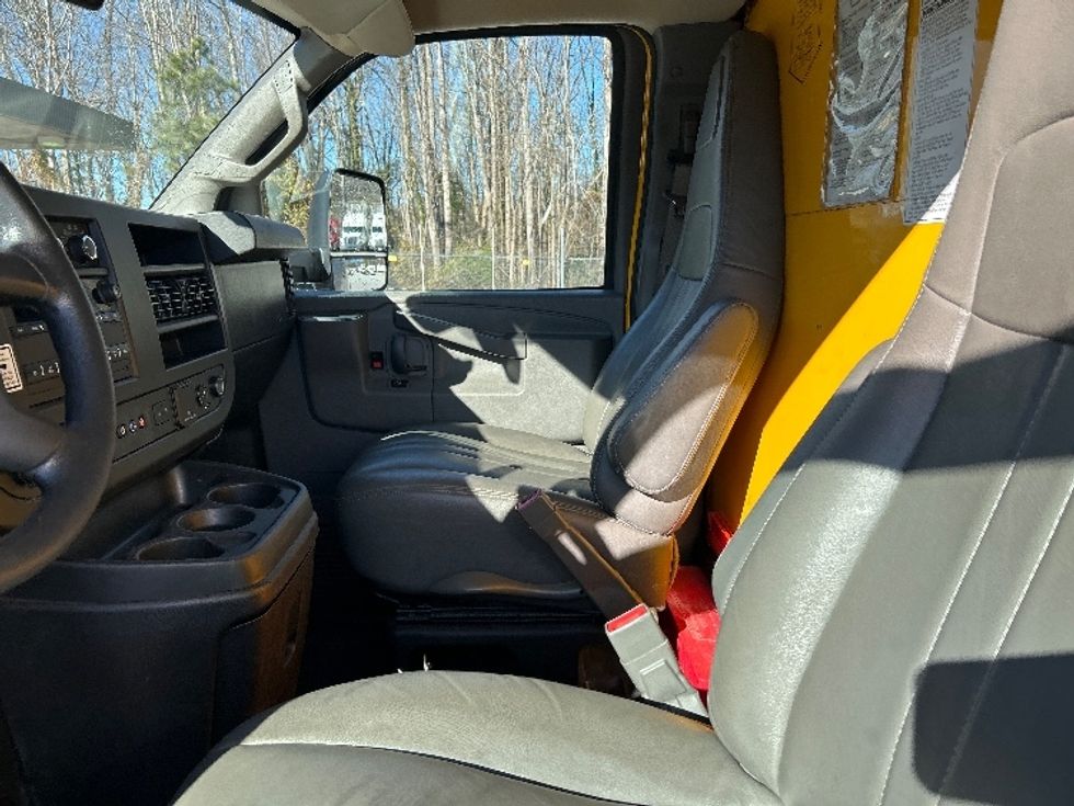 Light Duty Box Truck-Light and Medium Duty Trucks-GMC-2021-Savana G33903-Anderson-SC-89,443\n\t\tmiles-$ 29,500 - Image 18