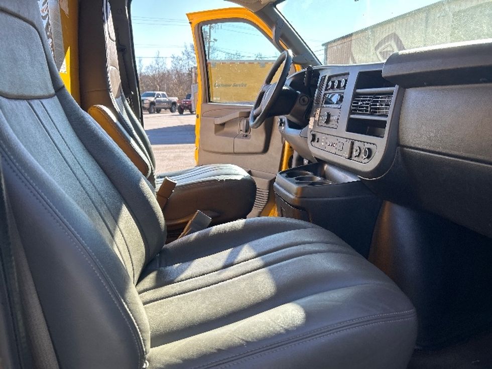 Light Duty Box Truck-Light and Medium Duty Trucks-GMC-2021-Savana G33903-Anderson-SC-89,443\n\t\tmiles-$ 29,500 - Image 21