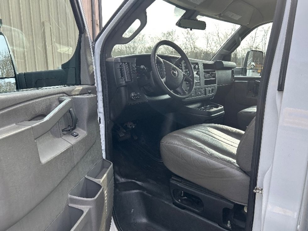 Light Duty Box Truck-Light and Medium Duty Trucks-GMC-2021-Savana G33903-Anderson-SC-91,521\n\t\tmiles-$ 32,250 - Image 15