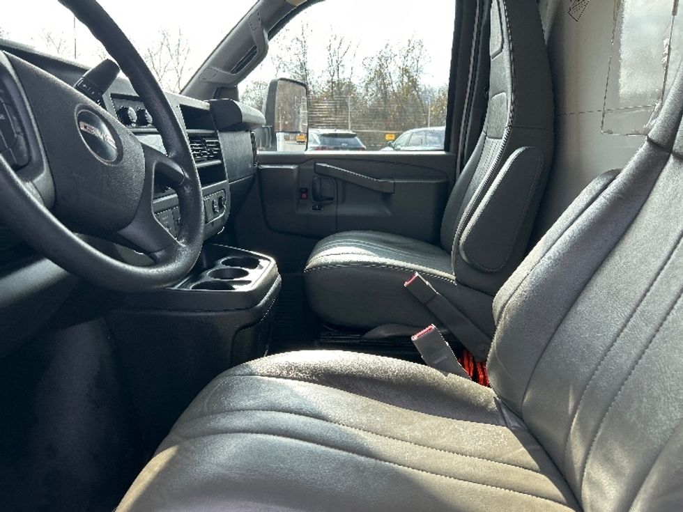 Light Duty Box Truck-Light and Medium Duty Trucks-GMC-2021-Savana G33903-Anderson-SC-91,521\n\t\tmiles-$ 32,250 - Image 18