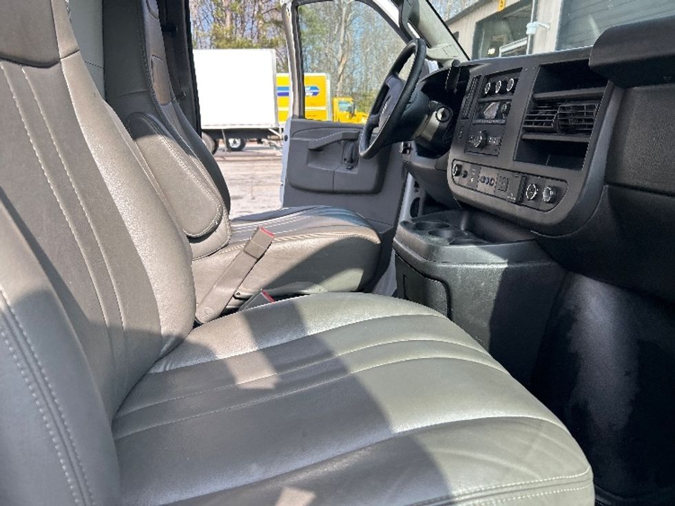 Light Duty Box Truck-Light and Medium Duty Trucks-GMC-2021-Savana G33903-Anderson-SC-91,521\n\t\tmiles-$ 32,250 - Image 21