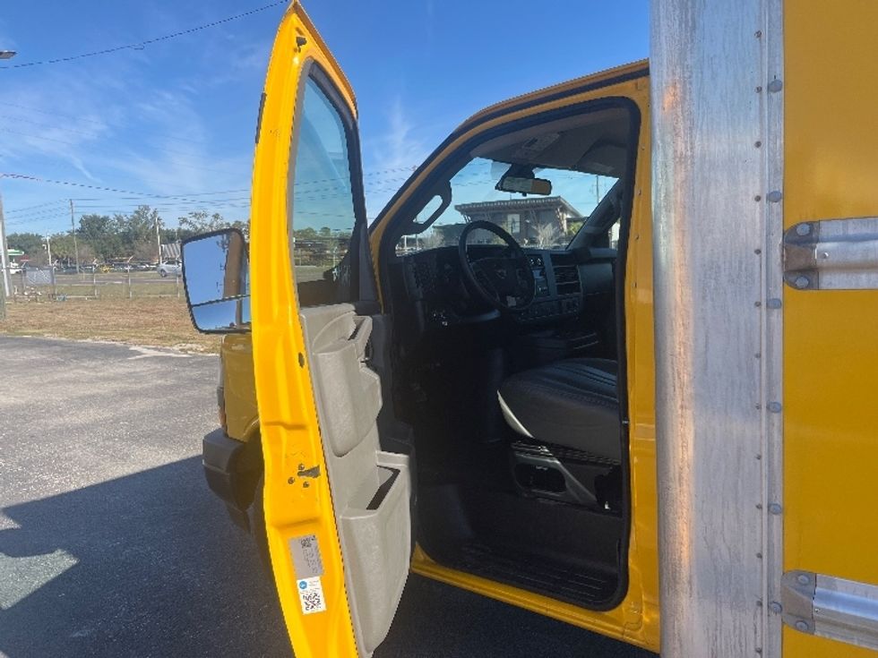 Light Duty Box Truck-Light and Medium Duty Trucks-GMC-2021-Savana G33903-Apopka-FL-100,920\n\t\tmiles-$ 27,500 - Image 16