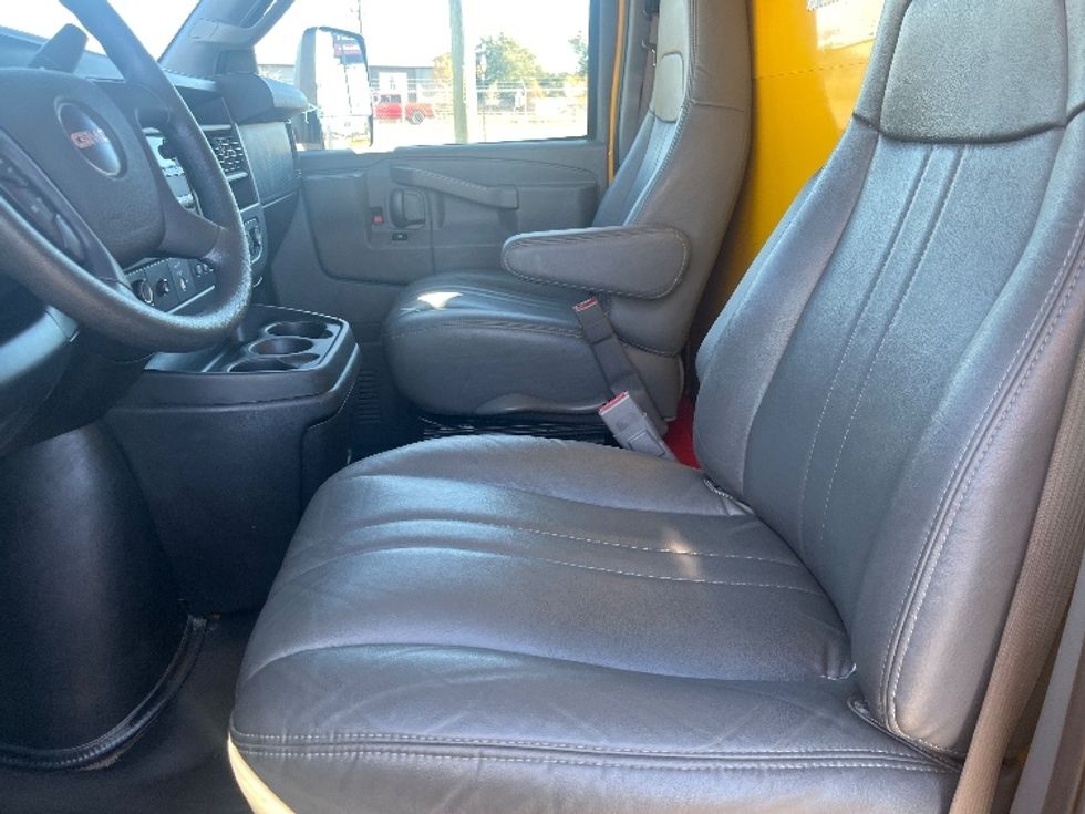 Light Duty Box Truck-Light and Medium Duty Trucks-GMC-2021-Savana G33903-Apopka-FL-100,920\n\t\tmiles-$ 27,500 - Image 19
