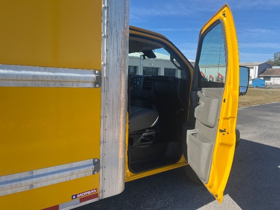 Light Duty Box Truck-Light and Medium Duty Trucks-GMC-2021-Savana G33903-Apopka-FL-100,920\n\t\tmiles-$ 27,500 - Image 20