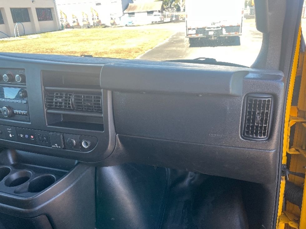 Light Duty Box Truck-Light and Medium Duty Trucks-GMC-2021-Savana G33903-Apopka-FL-100,920\n\t\tmiles-$ 27,500 - Image 21