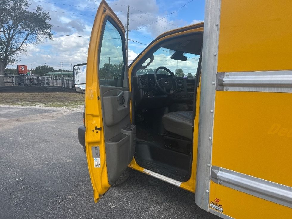 Light Duty Box Truck-Light and Medium Duty Trucks-GMC-2021-Savana G33903-Apopka-FL-105,287\n\t\tmiles-$ 27,000 - Image 16