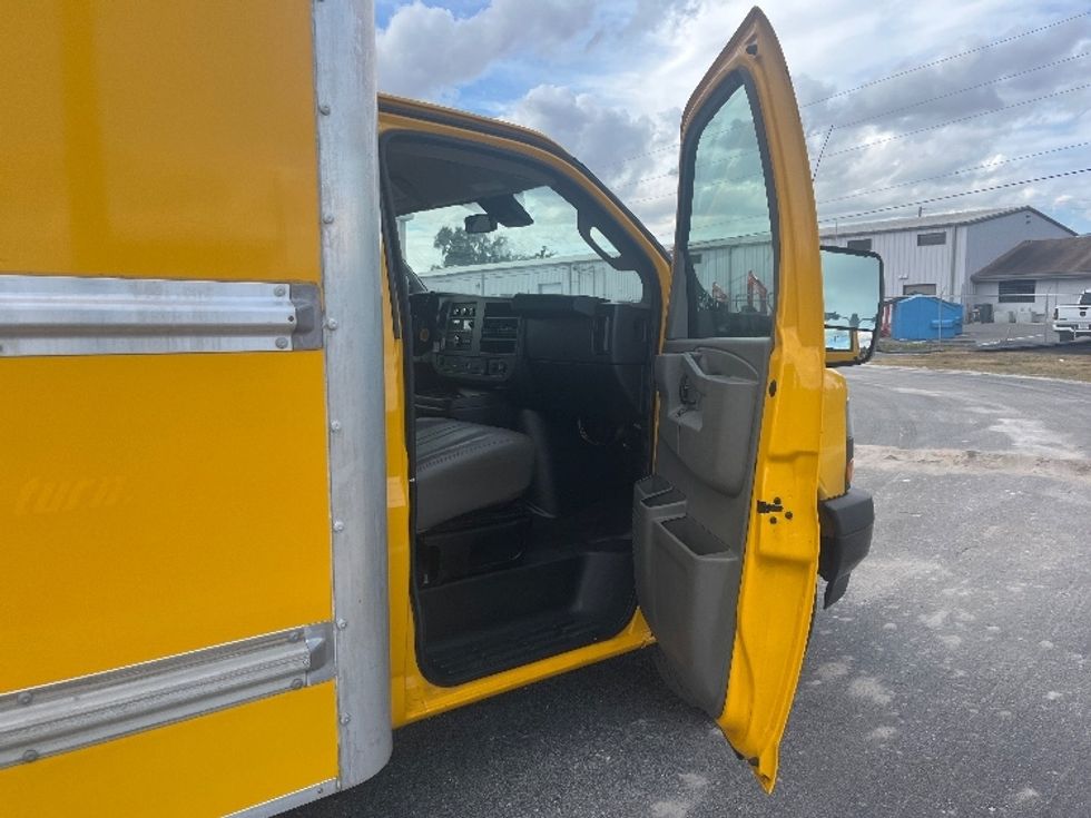 Light Duty Box Truck-Light and Medium Duty Trucks-GMC-2021-Savana G33903-Apopka-FL-105,287\n\t\tmiles-$ 27,000 - Image 20