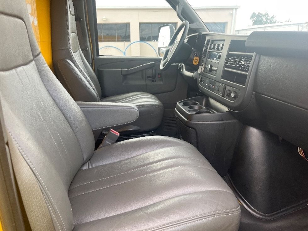 Light Duty Box Truck-Light and Medium Duty Trucks-GMC-2021-Savana G33903-Apopka-FL-105,287\n\t\tmiles-$ 27,000 - Image 22