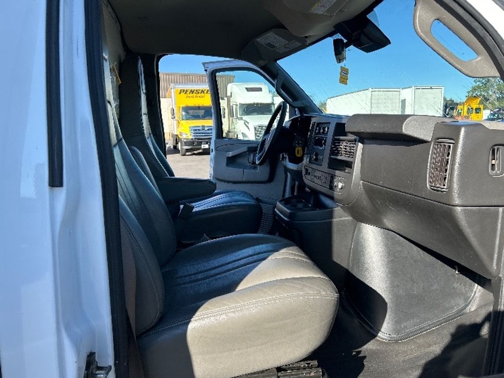 Light Duty Box Truck-Light and Medium Duty Trucks-GMC-2021-Savana G33903-Apopka-FL-107,282\n\t\tmiles-$ 30,000 - Image 22