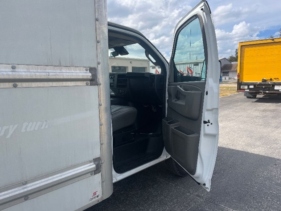 Light Duty Box Truck-Light and Medium Duty Trucks-GMC-2021-Savana G33903-Apopka-FL-108,664\n\t\tmiles-$ 29,750 - Image 20