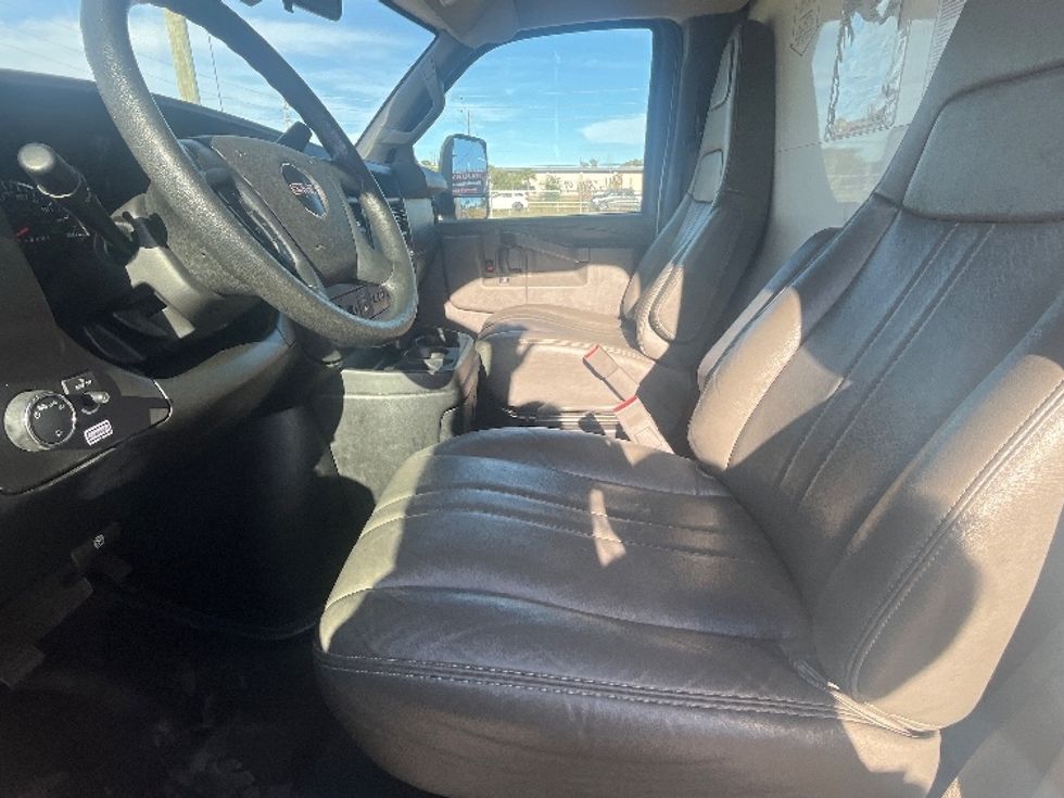 Light Duty Box Truck-Light and Medium Duty Trucks-GMC-2021-Savana G33903-Apopka-FL-111,508\n\t\tmiles-$ 29,500 - Image 19