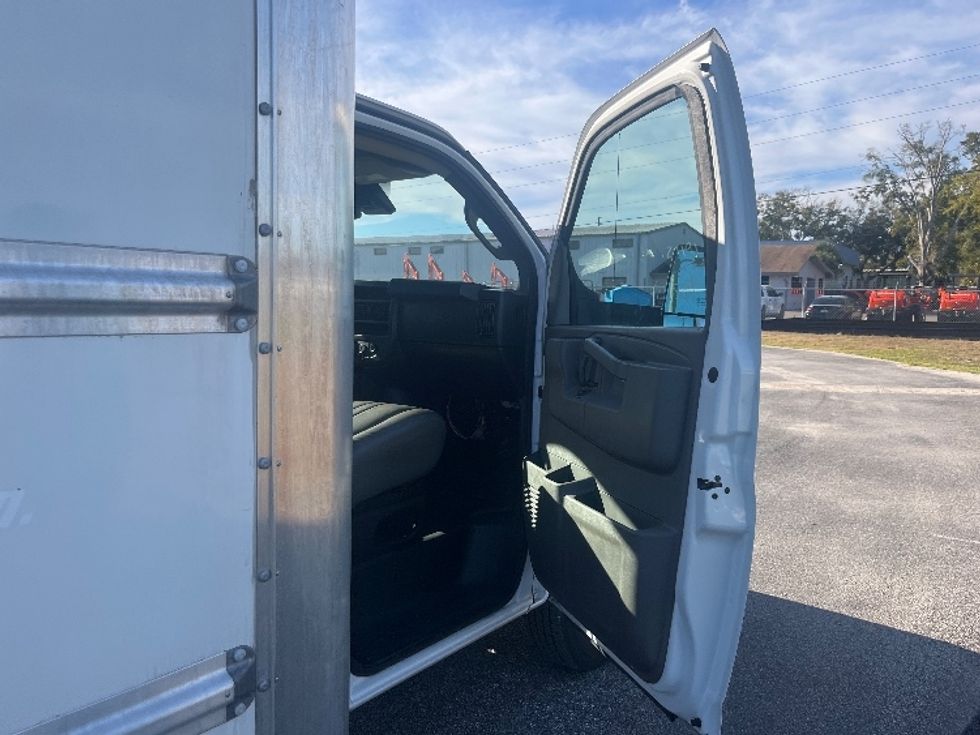 Light Duty Box Truck-Light and Medium Duty Trucks-GMC-2021-Savana G33903-Apopka-FL-111,508\n\t\tmiles-$ 29,500 - Image 20