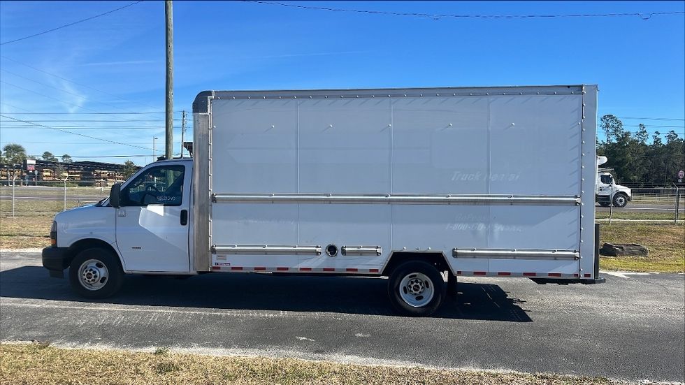 Light Duty Box Truck-Light and Medium Duty Trucks-GMC-2021-Savana G33903-Apopka-FL-116,461\n\t\tmiles-$ 28,750 - Image 4