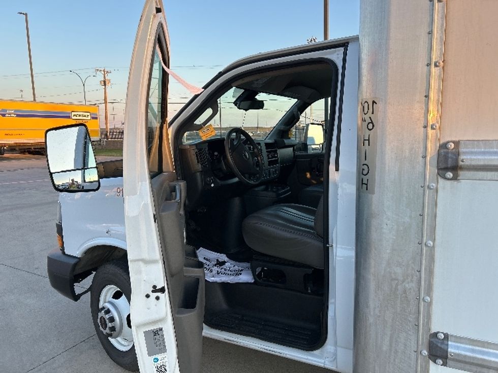 Light Duty Box Truck-Light and Medium Duty Trucks-GMC-2021-Savana G33903-Arlington-TX-102,623\n\t\tmiles-$ 30,000 - Image 15