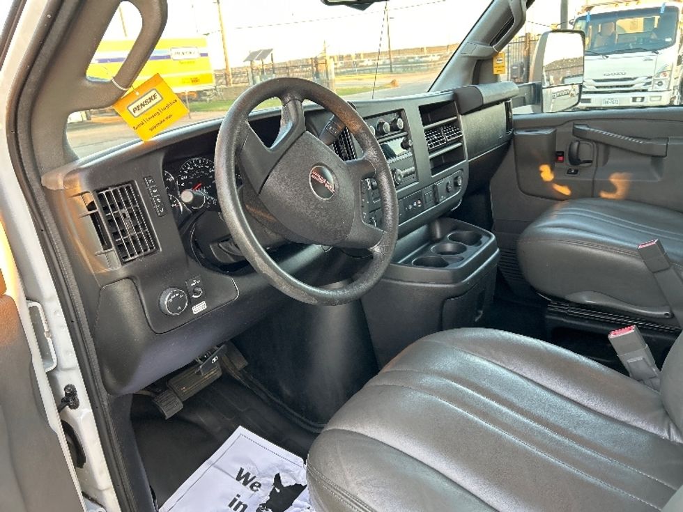 Light Duty Box Truck-Light and Medium Duty Trucks-GMC-2021-Savana G33903-Arlington-TX-102,623\n\t\tmiles-$ 30,000 - Image 16