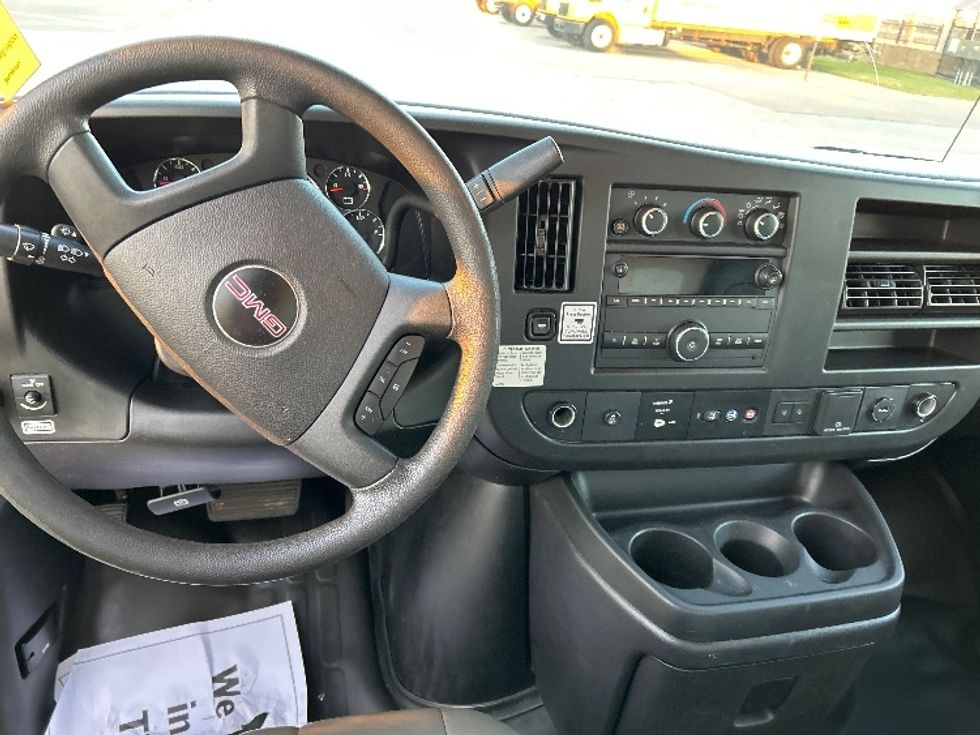 Light Duty Box Truck-Light and Medium Duty Trucks-GMC-2021-Savana G33903-Arlington-TX-102,623\n\t\tmiles-$ 30,000 - Image 17