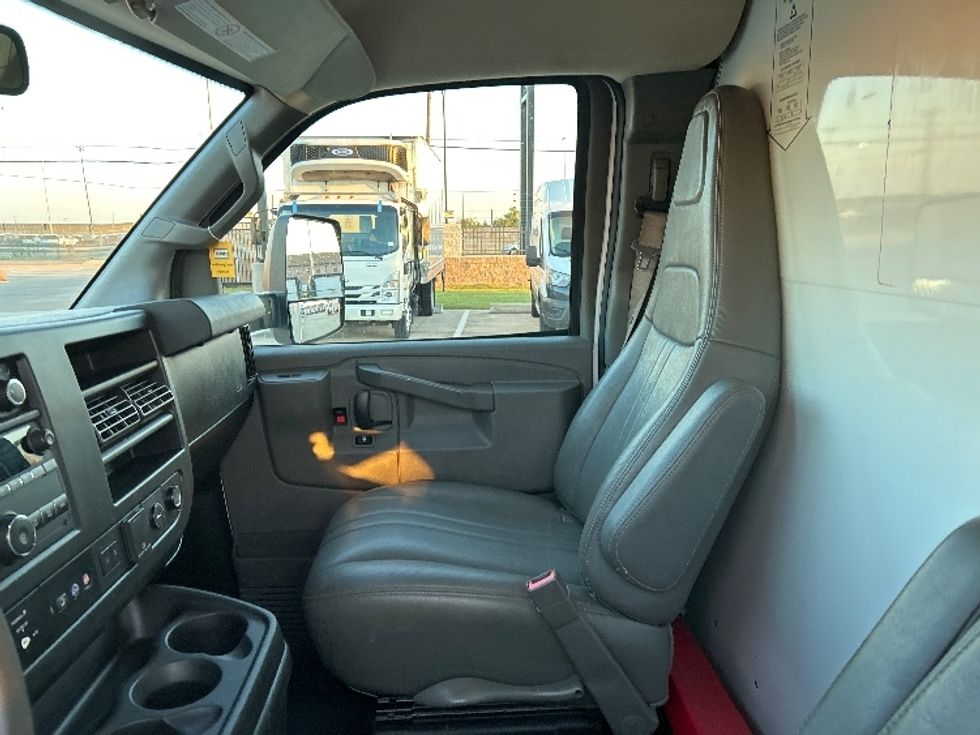 Light Duty Box Truck-Light and Medium Duty Trucks-GMC-2021-Savana G33903-Arlington-TX-102,623\n\t\tmiles-$ 30,000 - Image 18