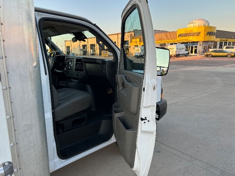 Light Duty Box Truck-Light and Medium Duty Trucks-GMC-2021-Savana G33903-Arlington-TX-102,623\n\t\tmiles-$ 30,000 - Image 19