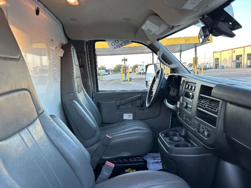Light Duty Box Truck-Light and Medium Duty Trucks-GMC-2021-Savana G33903-Arlington-TX-102,623\n\t\tmiles-$ 30,000 - Image 21