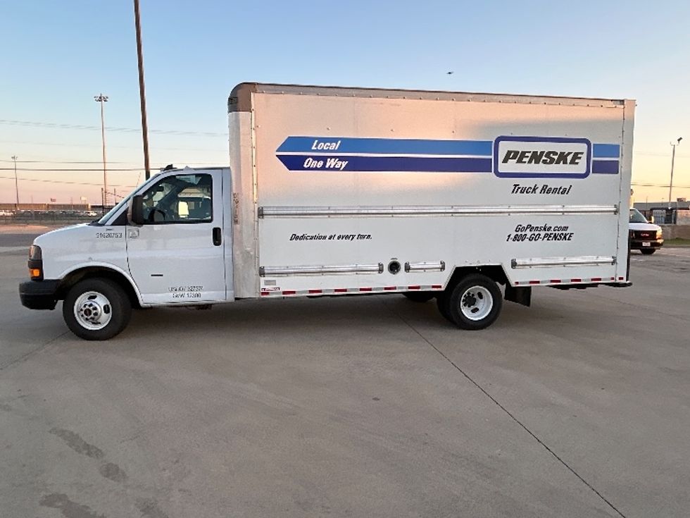 Light Duty Box Truck-Light and Medium Duty Trucks-GMC-2021-Savana G33903-Arlington-TX-102,623\n\t\tmiles-$ 30,000 - Image 4