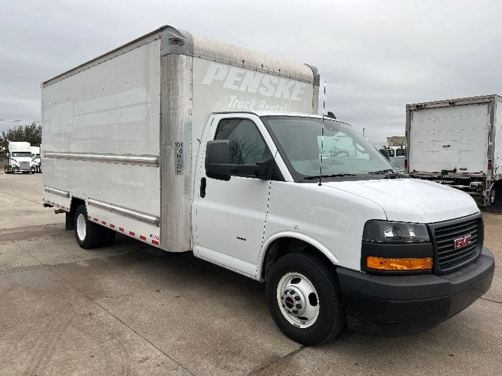Light Duty Box Truck-Light and Medium Duty Trucks-GMC-2021-Savana G33903-Arlington-TX-114,260\n\t\tmiles-$ 27,750 - Image 1