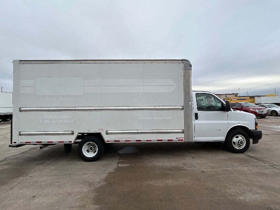 Light Duty Box Truck-Light and Medium Duty Trucks-GMC-2021-Savana G33903-Arlington-TX-114,260\n\t\tmiles-$ 27,750 - Image 12