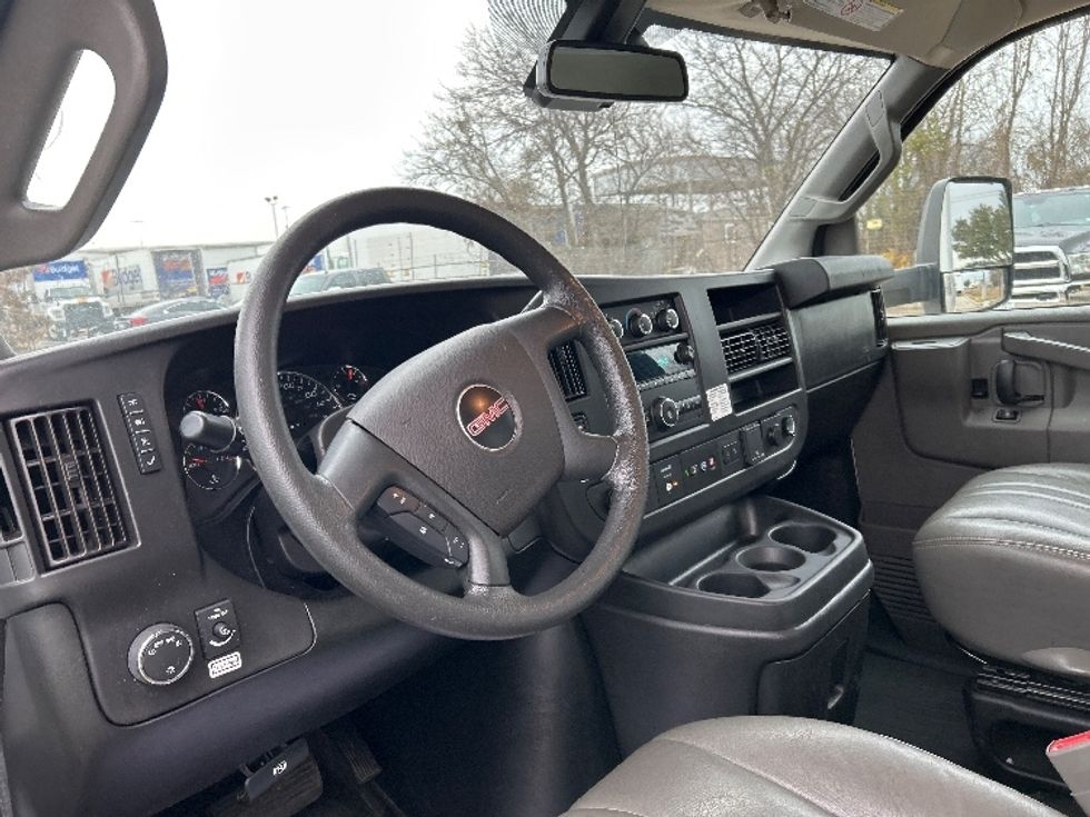 Light Duty Box Truck-Light and Medium Duty Trucks-GMC-2021-Savana G33903-Arlington-TX-114,260\n\t\tmiles-$ 27,750 - Image 14