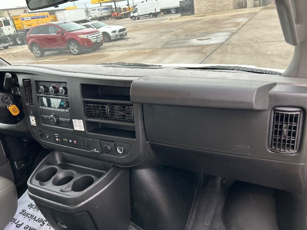 Light Duty Box Truck-Light and Medium Duty Trucks-GMC-2021-Savana G33903-Arlington-TX-114,260\n\t\tmiles-$ 27,750 - Image 18