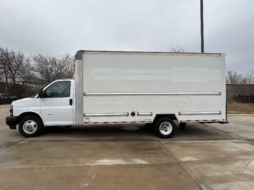 Light Duty Box Truck-Light and Medium Duty Trucks-GMC-2021-Savana G33903-Arlington-TX-114,260\n\t\tmiles-$ 27,750 - Image 4