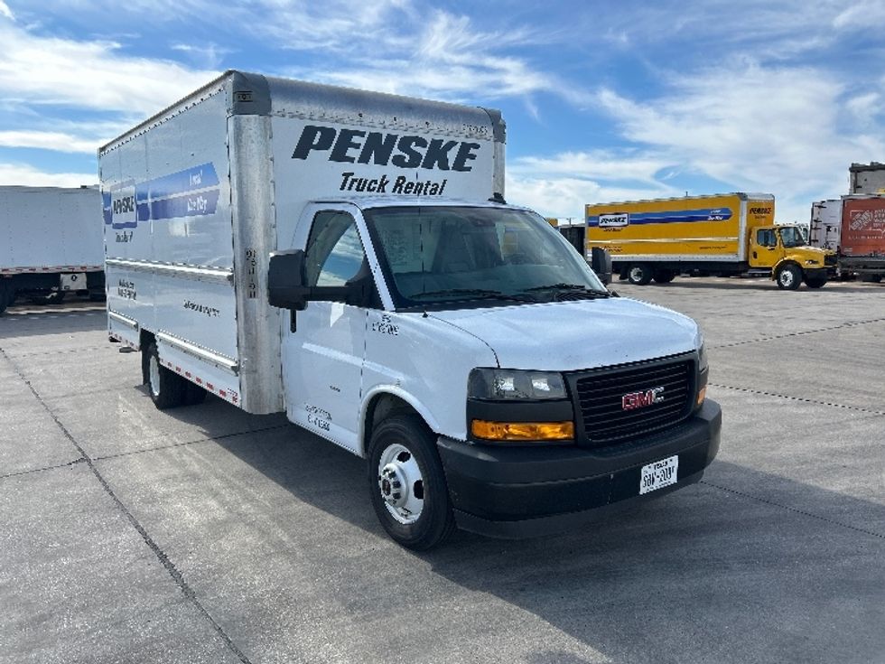 Light Duty Box Truck-Light and Medium Duty Trucks-GMC-2021-Savana G33903-Arlington-TX-83,942\n\t\tmiles-$ 31,250 - Image 1