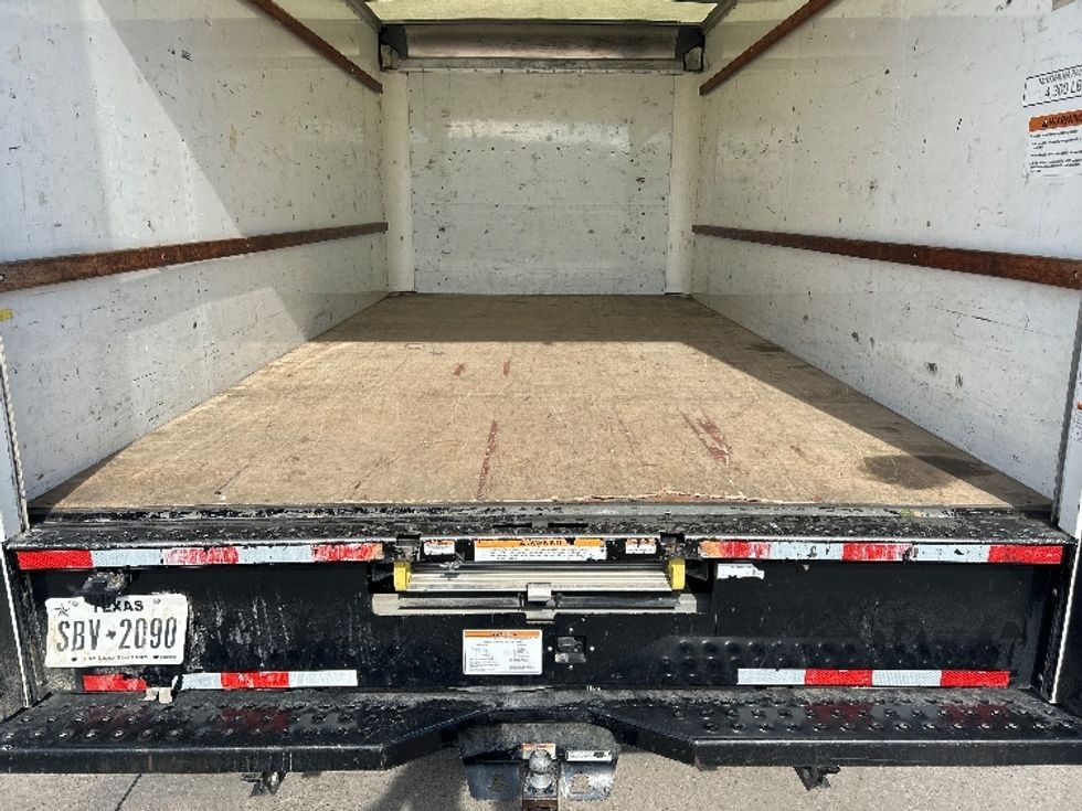 Light Duty Box Truck-Light and Medium Duty Trucks-GMC-2021-Savana G33903-Arlington-TX-83,942\n\t\tmiles-$ 31,250 - Image 10