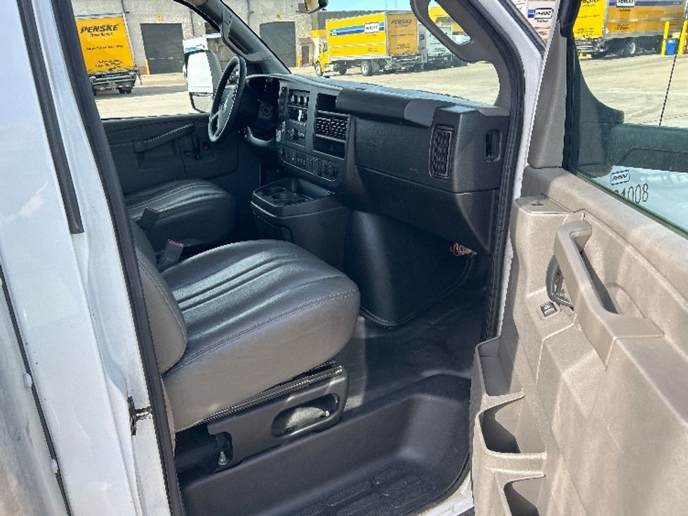 Light Duty Box Truck-Light and Medium Duty Trucks-GMC-2021-Savana G33903-Arlington-TX-83,942\n\t\tmiles-$ 31,250 - Image 20
