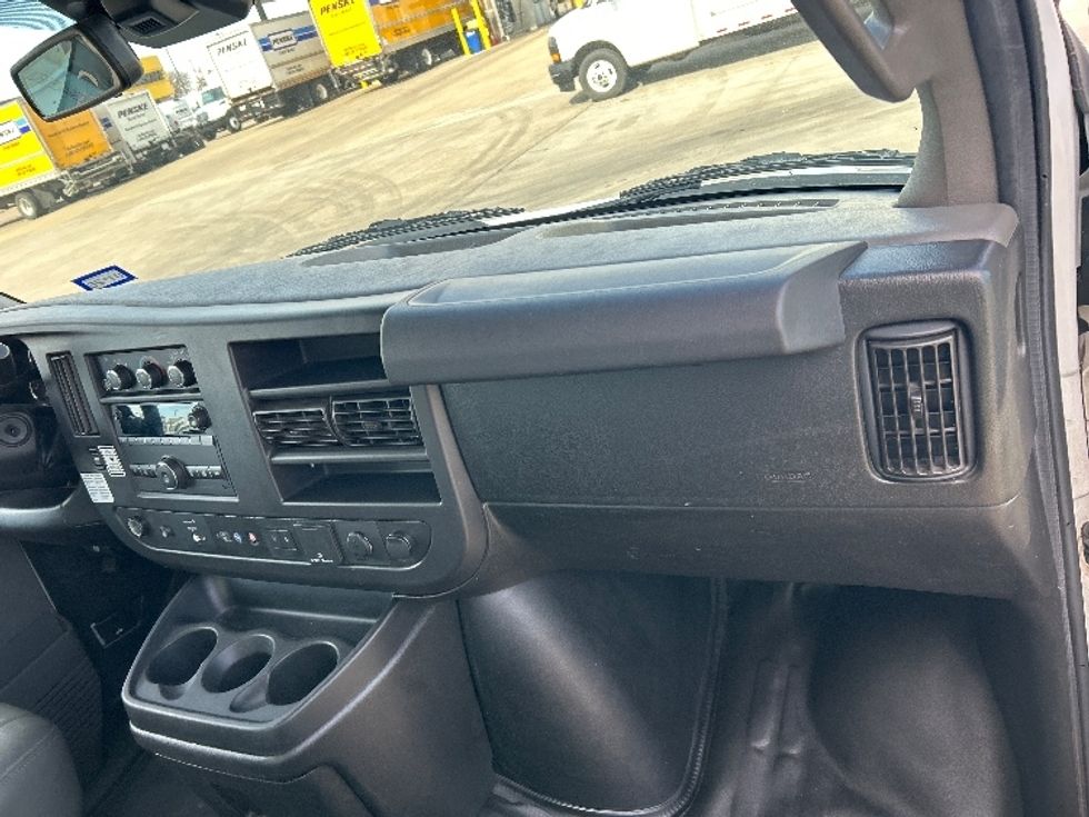 Light Duty Box Truck-Light and Medium Duty Trucks-GMC-2021-Savana G33903-Arlington-TX-83,942\n\t\tmiles-$ 31,250 - Image 21