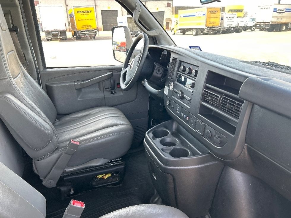 Light Duty Box Truck-Light and Medium Duty Trucks-GMC-2021-Savana G33903-Arlington-TX-83,942\n\t\tmiles-$ 31,250 - Image 22
