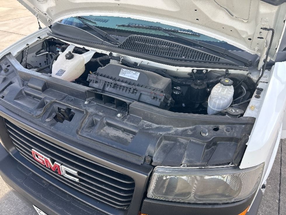 Light Duty Box Truck-Light and Medium Duty Trucks-GMC-2021-Savana G33903-Arlington-TX-83,942\n\t\tmiles-$ 31,250 - Image 24