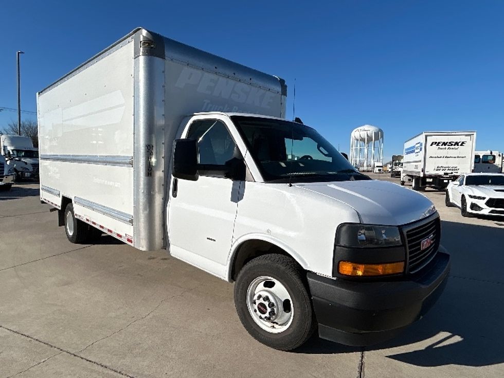 Light Duty Box Truck-Light and Medium Duty Trucks-GMC-2021-Savana G33903-Arlington-TX-96,032\n\t\tmiles-$ 29,750 - Image 1