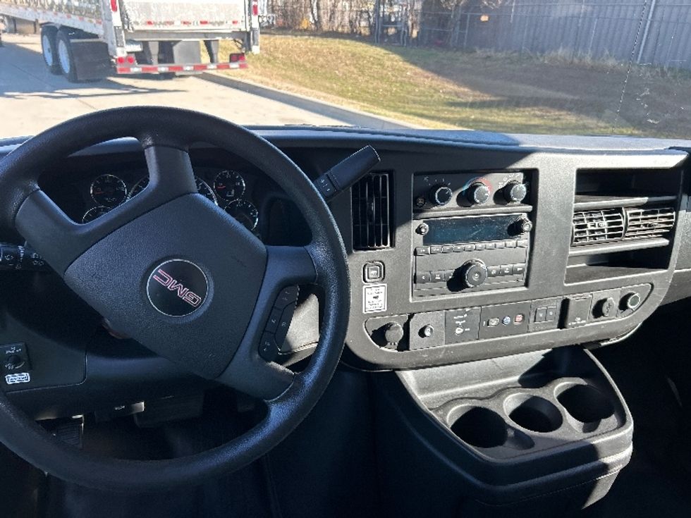 Light Duty Box Truck-Light and Medium Duty Trucks-GMC-2021-Savana G33903-Arlington-TX-96,032\n\t\tmiles-$ 29,750 - Image 15