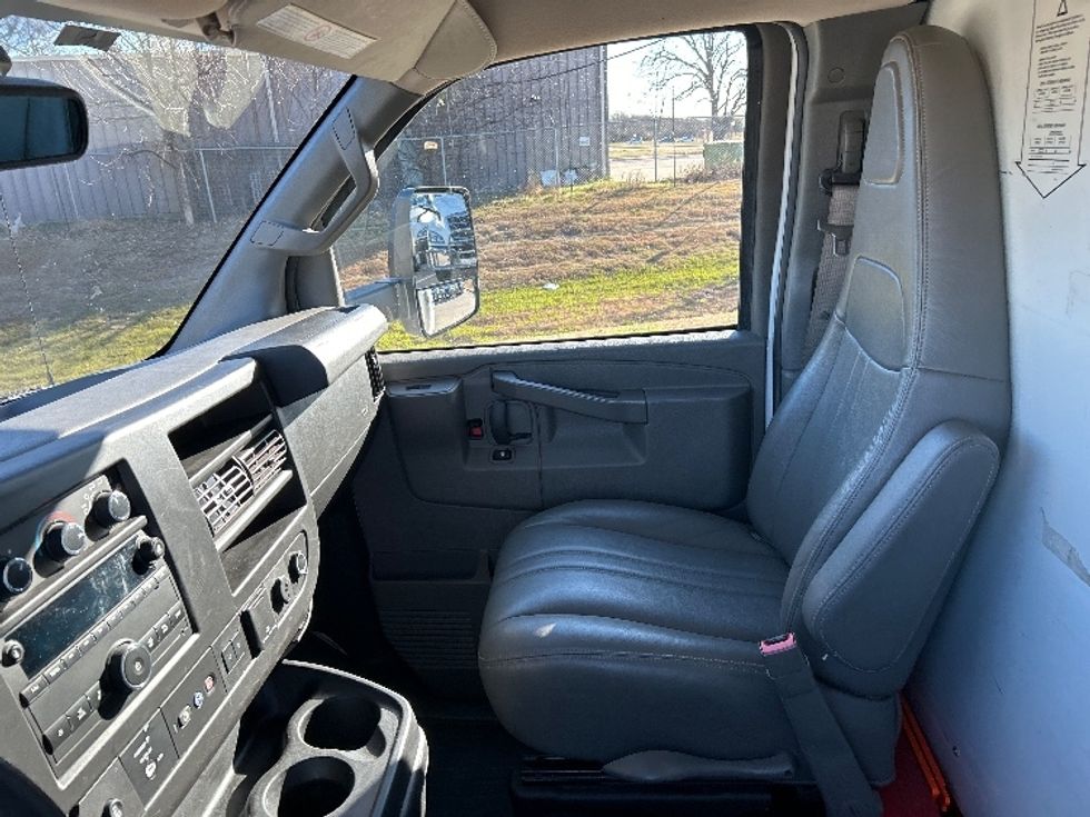 Light Duty Box Truck-Light and Medium Duty Trucks-GMC-2021-Savana G33903-Arlington-TX-96,032\n\t\tmiles-$ 29,750 - Image 16