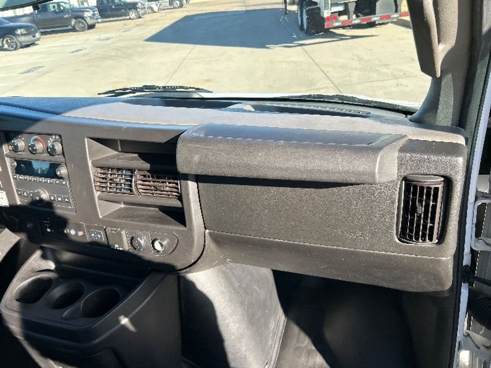 Light Duty Box Truck-Light and Medium Duty Trucks-GMC-2021-Savana G33903-Arlington-TX-96,032\n\t\tmiles-$ 29,750 - Image 18