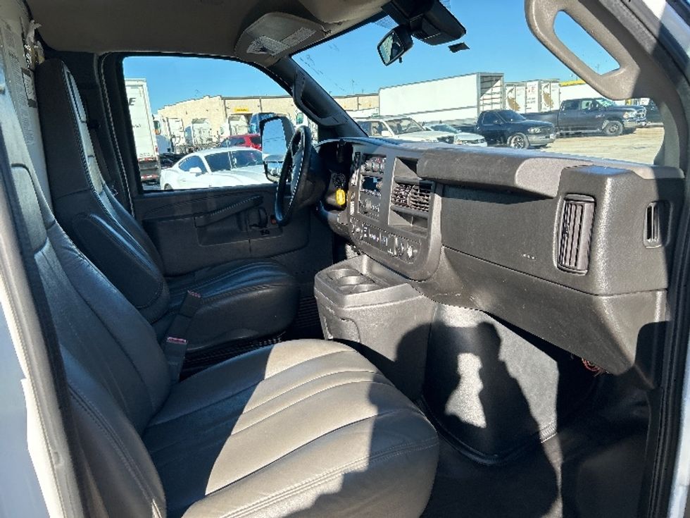 Light Duty Box Truck-Light and Medium Duty Trucks-GMC-2021-Savana G33903-Arlington-TX-96,032\n\t\tmiles-$ 29,750 - Image 19