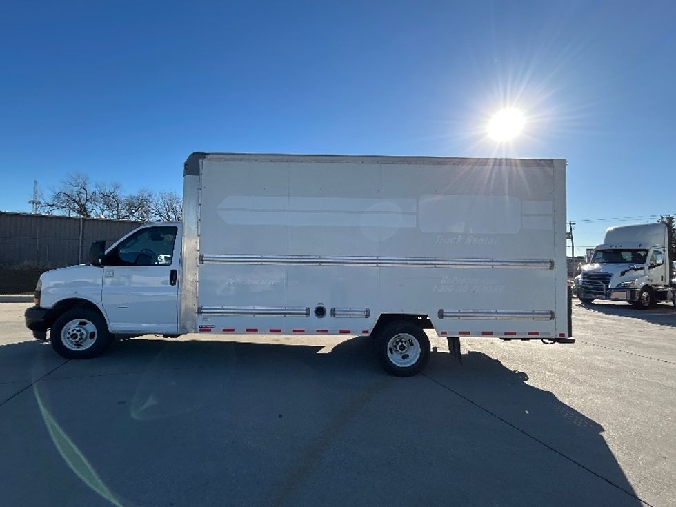 Light Duty Box Truck-Light and Medium Duty Trucks-GMC-2021-Savana G33903-Arlington-TX-96,032\n\t\tmiles-$ 29,750 - Image 4