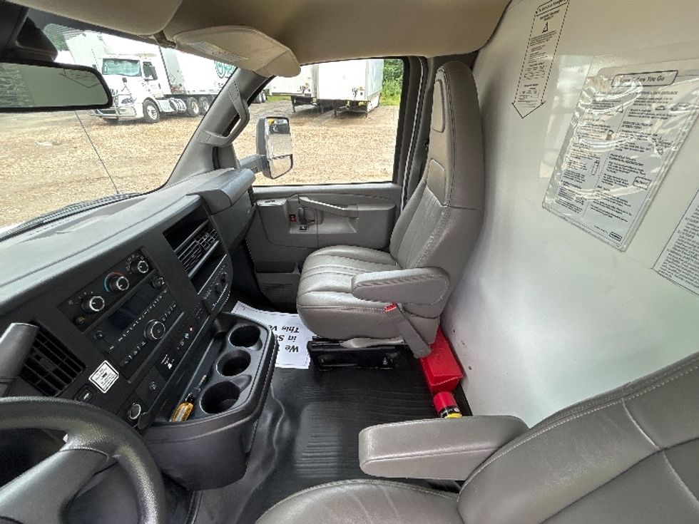 Light Duty Box Truck-Light and Medium Duty Trucks-GMC-2021-Savana G33903-Asheville-NC-61,605\n\t\tmiles-$ 35,750 - Image 19
