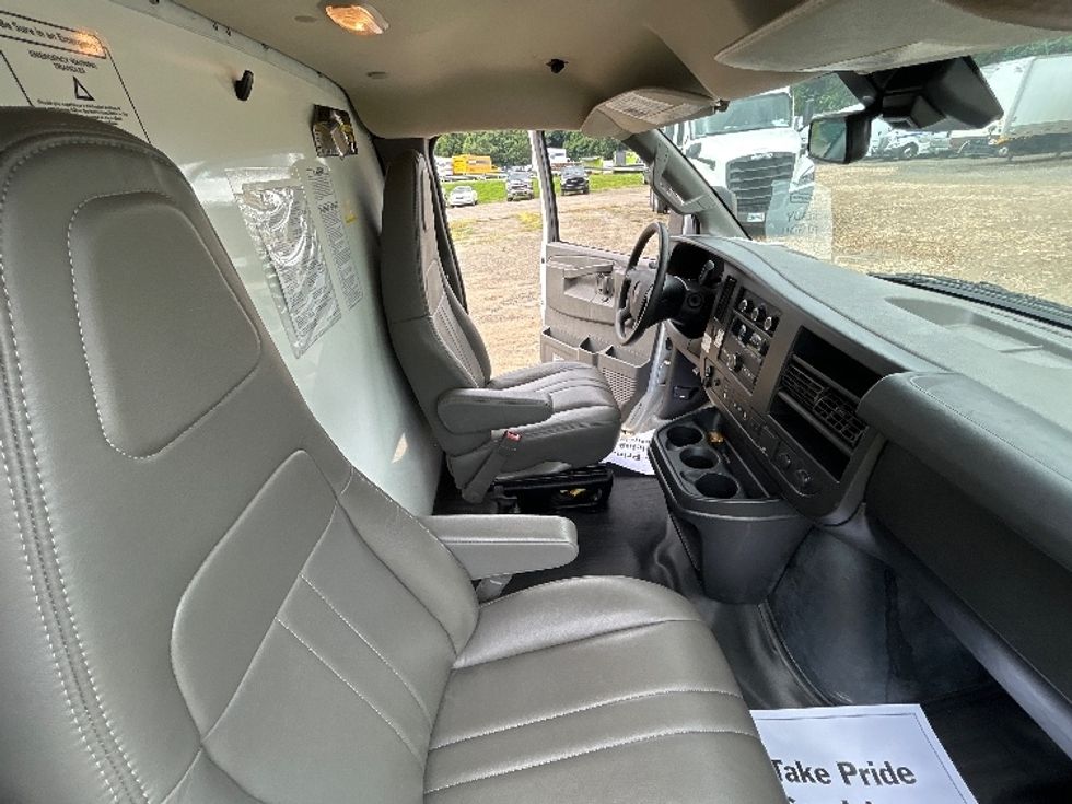 Light Duty Box Truck-Light and Medium Duty Trucks-GMC-2021-Savana G33903-Asheville-NC-61,605\n\t\tmiles-$ 35,750 - Image 22