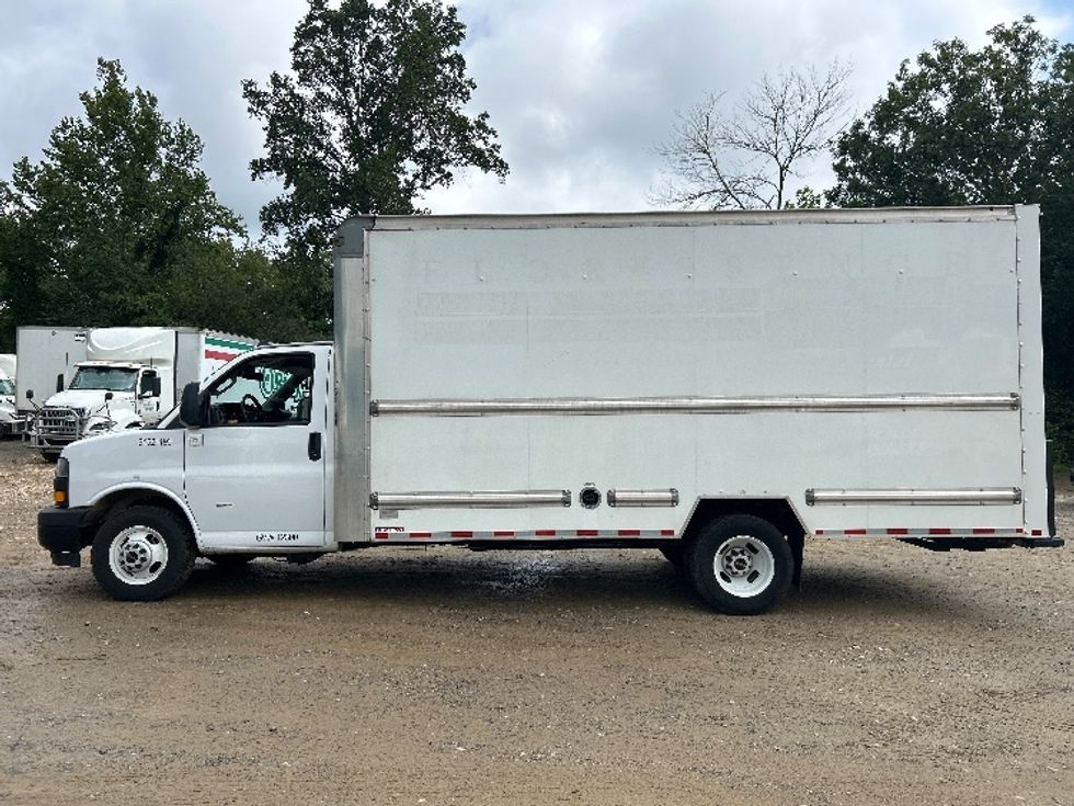 Light Duty Box Truck-Light and Medium Duty Trucks-GMC-2021-Savana G33903-Asheville-NC-61,605\n\t\tmiles-$ 35,750 - Image 4